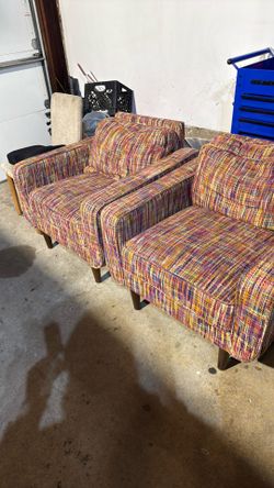 2 Lounge Chairs