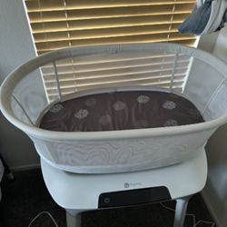 4moms MamaRoo Sleep Bassinet  **LIKE NEW**