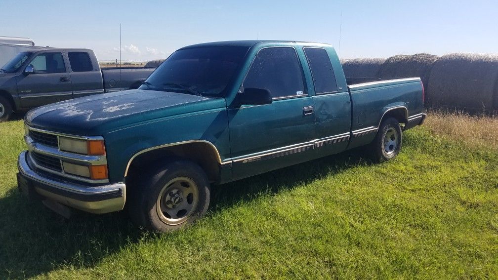 Parting out a 97 Chevrolet. 350/4l60e