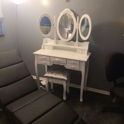 Make up dennity set for sale brand new never used we need this space