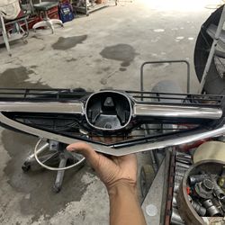 04 -08 Acura TL Complete  Grill With Hood Trim 