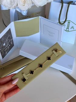 VC bracelet, 18k gold,