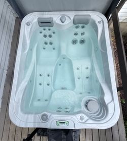 ISO Hot Tub — We Pay at Pickup, Free to List on Commonplace