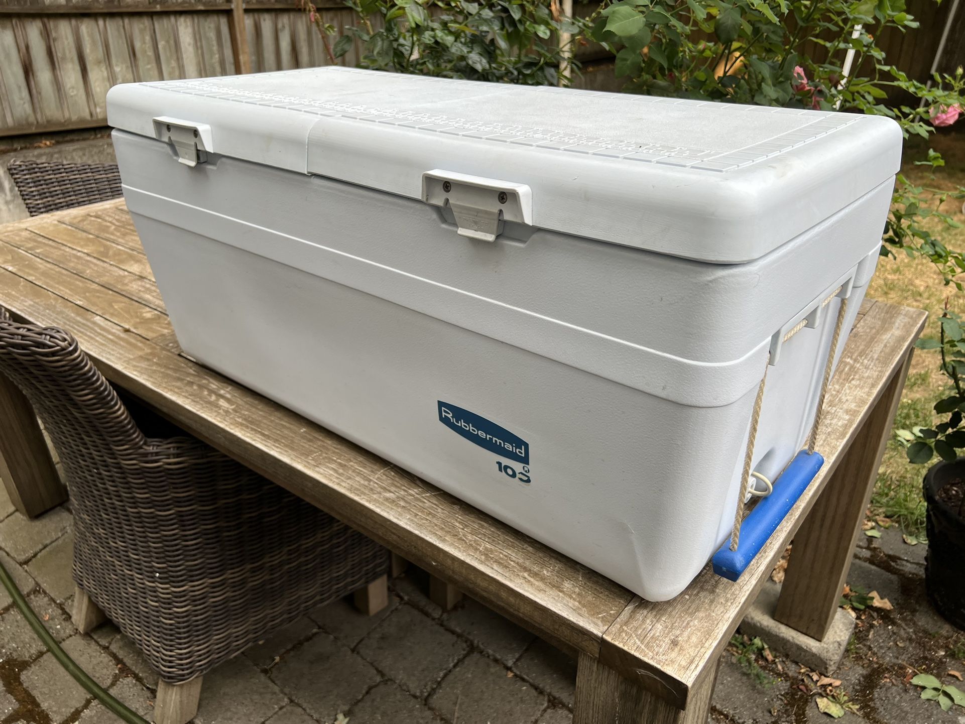 Vintage Rubbermaid 102 Qt. Marine Boating Ice Chest Camping Cooler