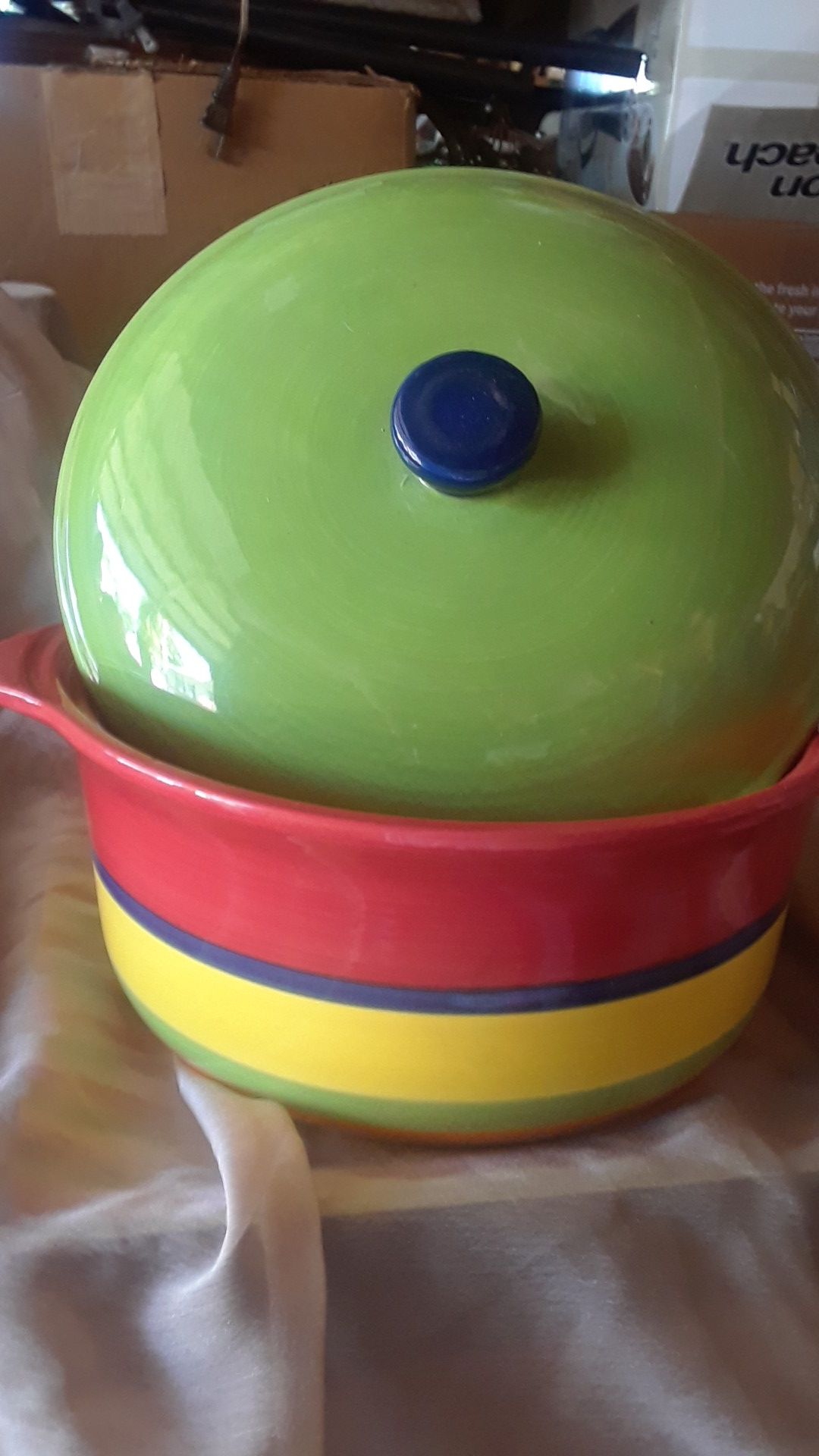 Cacerola de Home Interiores tiene diferentes usos, como sopera , tortillero etc. nueva en caja