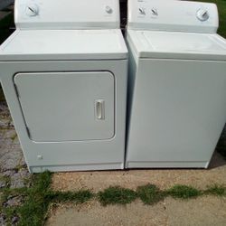LIKE BRAND NEW MATCHING SUPER CAPACITY WASHER AND GAS DRYER SET