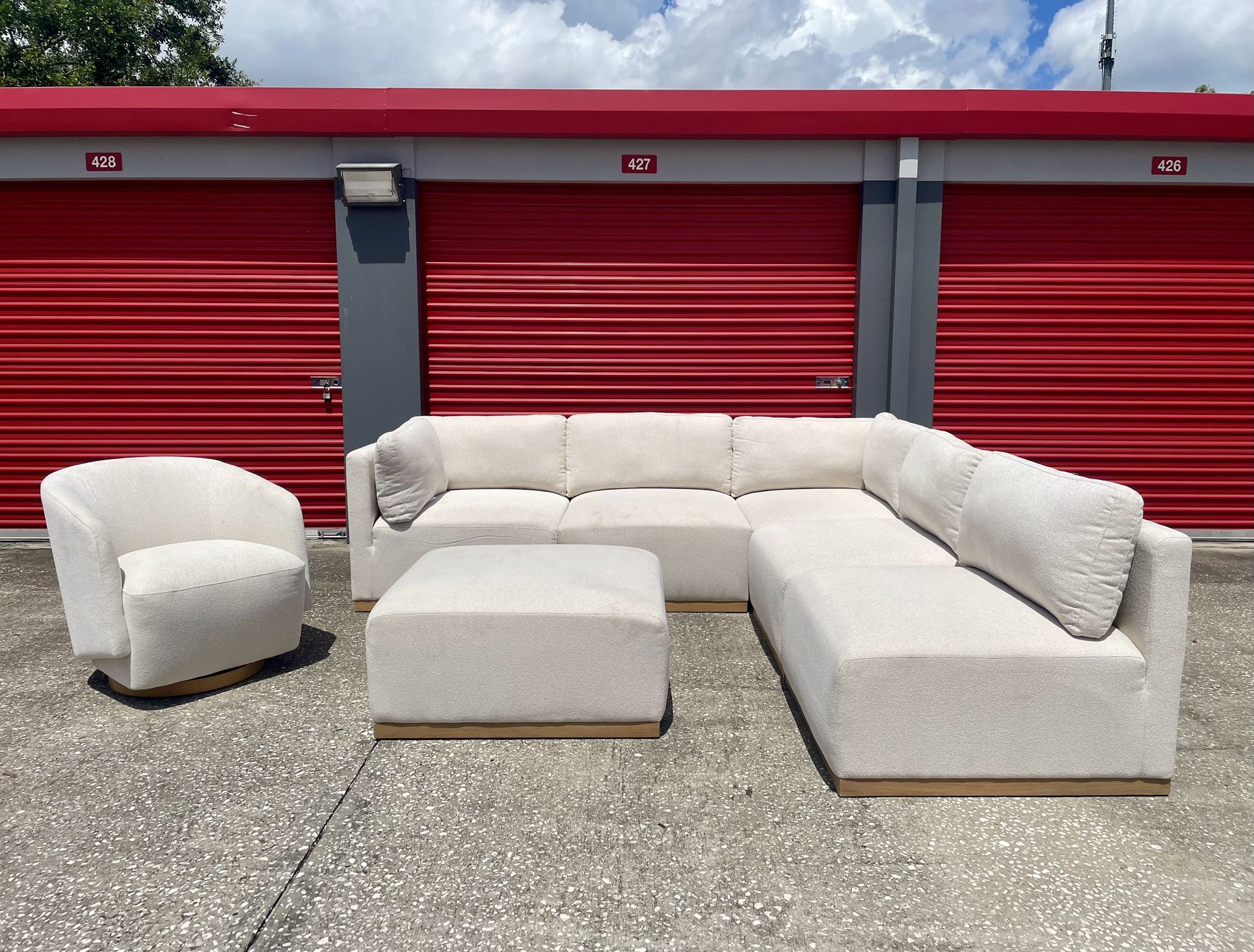 🏷 OUTLET | COSTCO Henredon Fabric Modern Modular Sectional with Ottoman, Cream 💥 We Finance