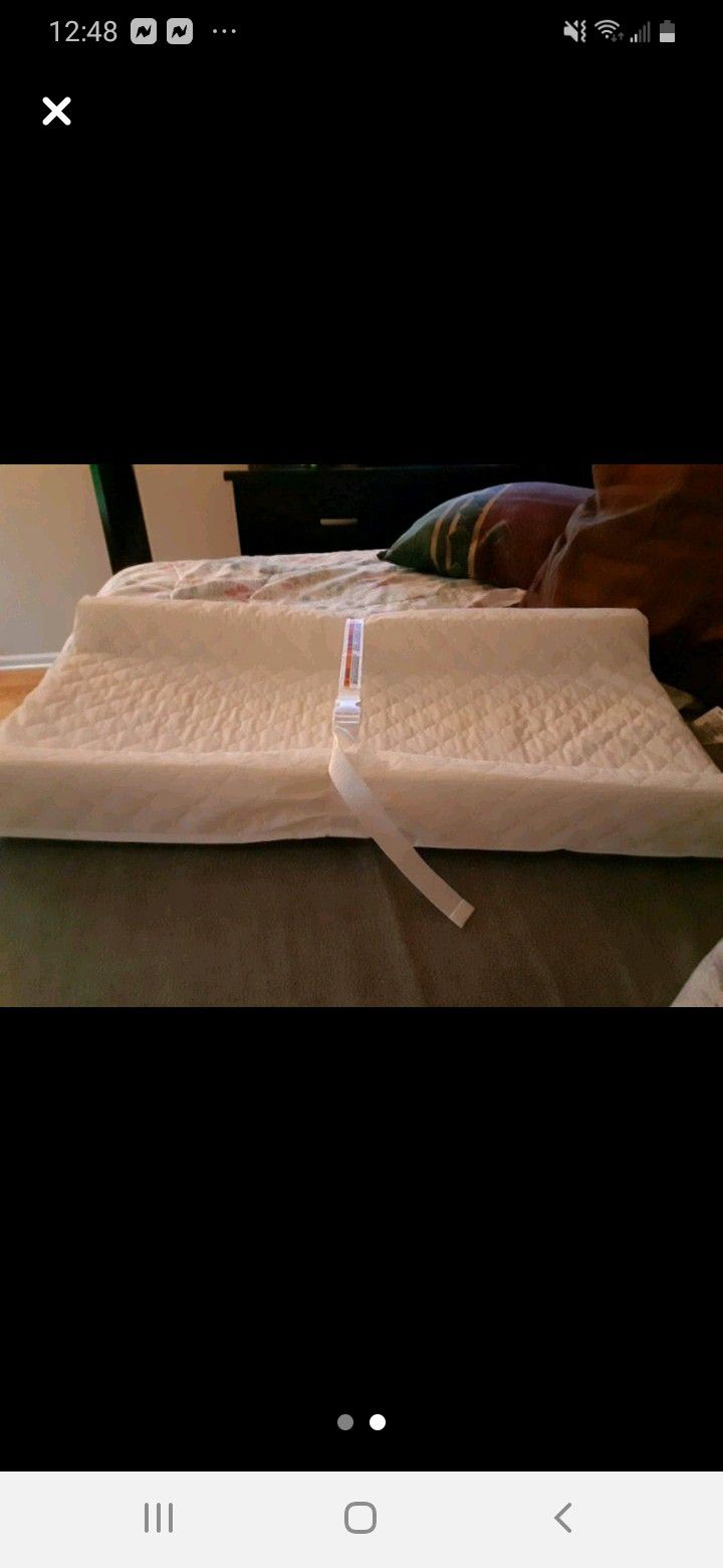 Changing table pad with belt