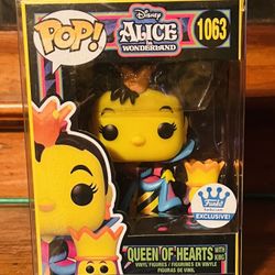 QUEEN OF HEARTS WITH KING (BLACKLIGHT FUNKO .COM LIMTED EDITION FUNKO POP 