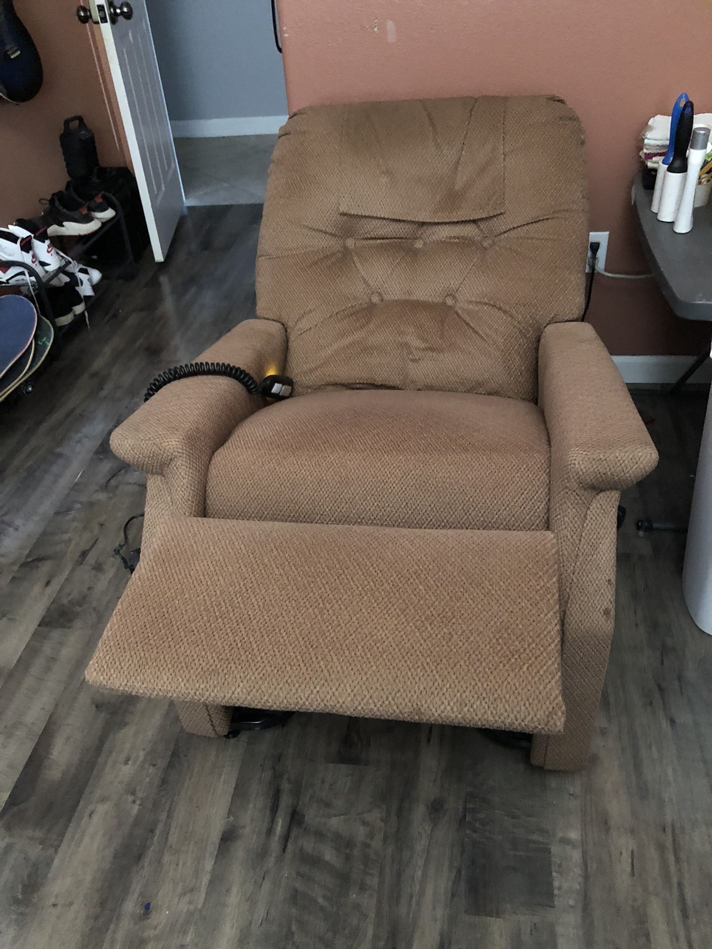 Small Lift Chair for Sale in Alta Loma, CA OfferUp