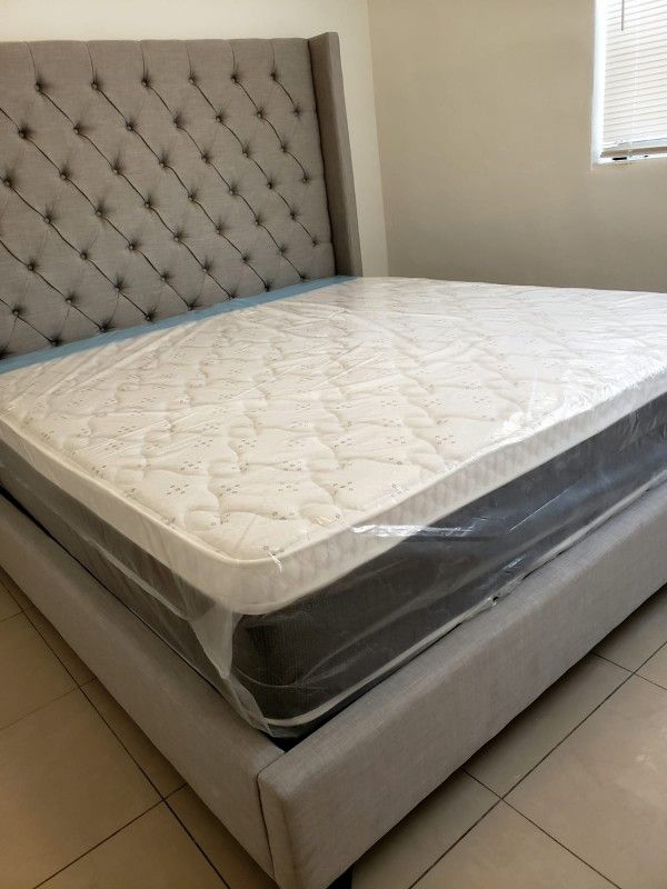 NEW KING PLUSH PILLOW TOP MATTRESS WITH BOX SPRING ♨️ Bed frame is not available