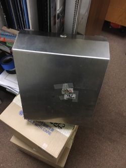 Paper towel dispenser