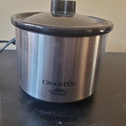 CROCKPOT LITTKE DIPPER STAINLESS STEEL WITH LID!