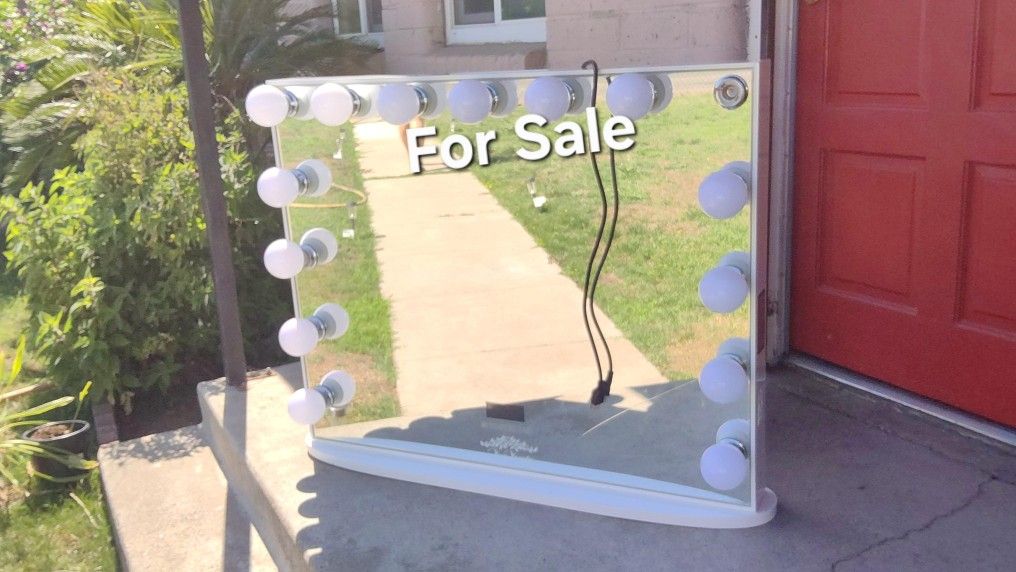 Viva Vanity mirror with Bluetooth speaker, time and temperature