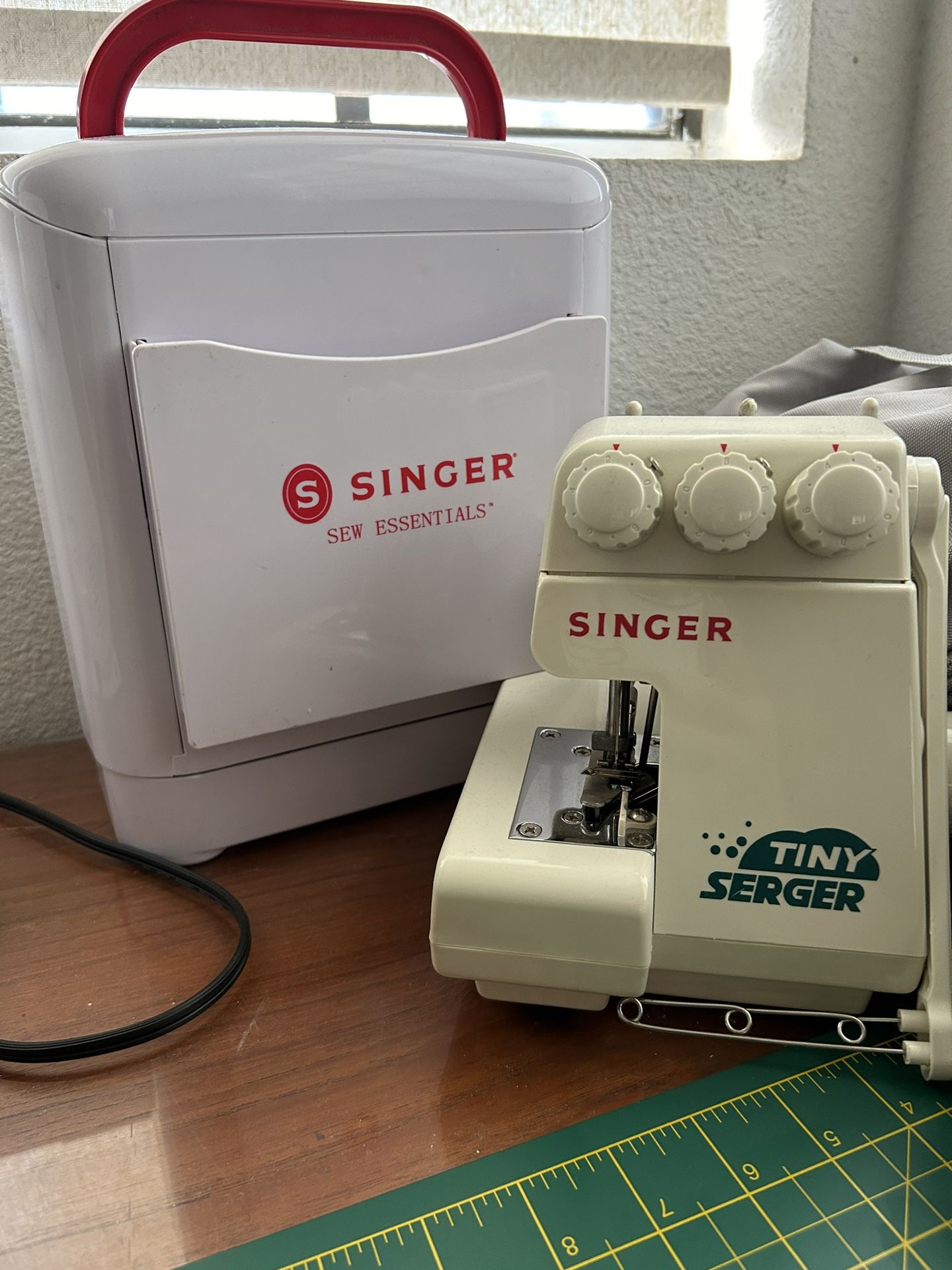 Singer Tiny Serger