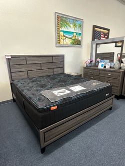4 pc queen Bedroom set