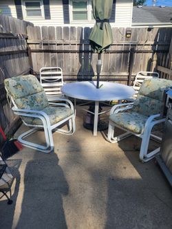Patio Table and chairs with cushions