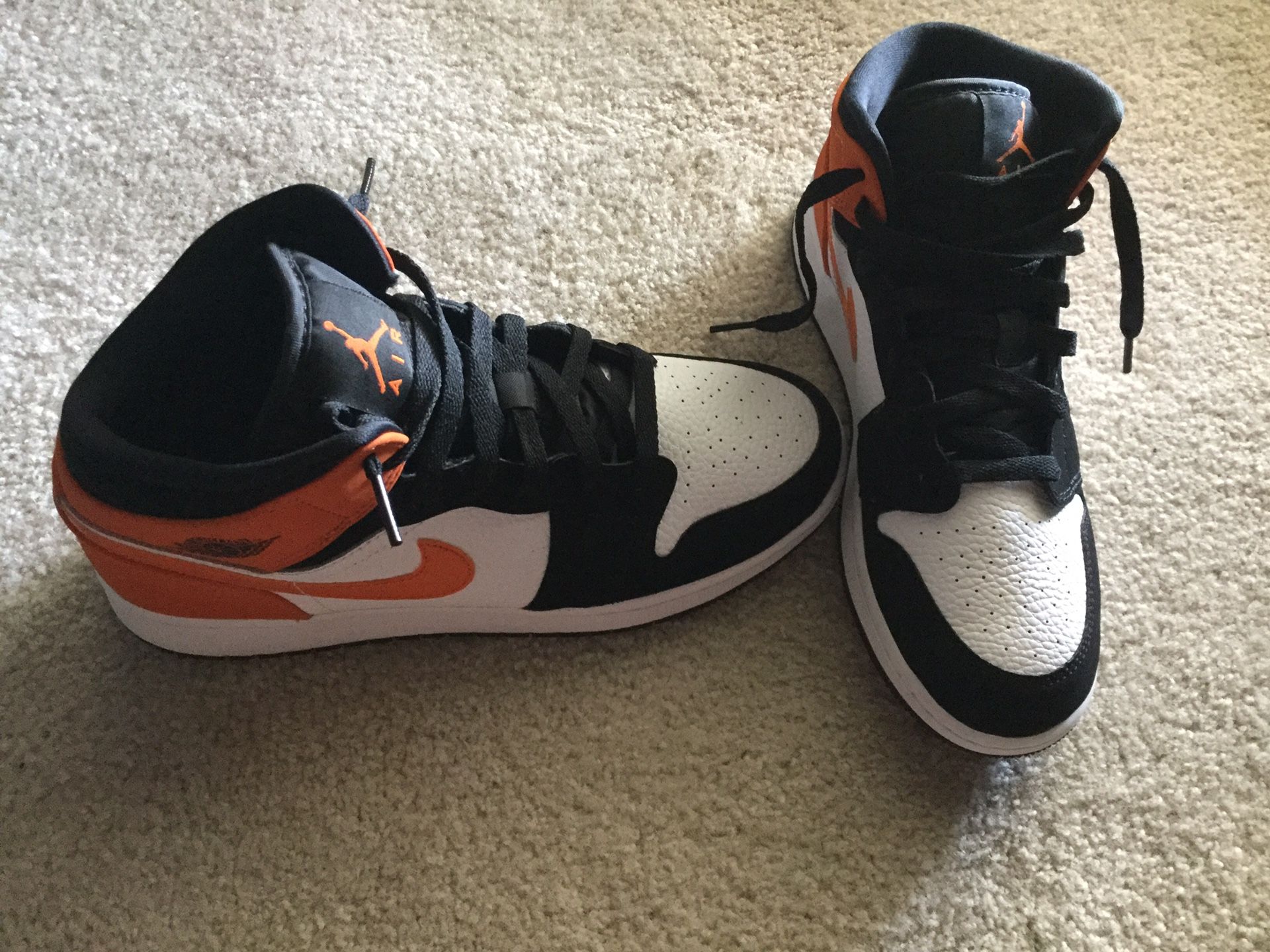 Nike Air Jordan 1 Mid Youth Sz 7 Orange/Black Unisex. No tags, No box Local P/up also