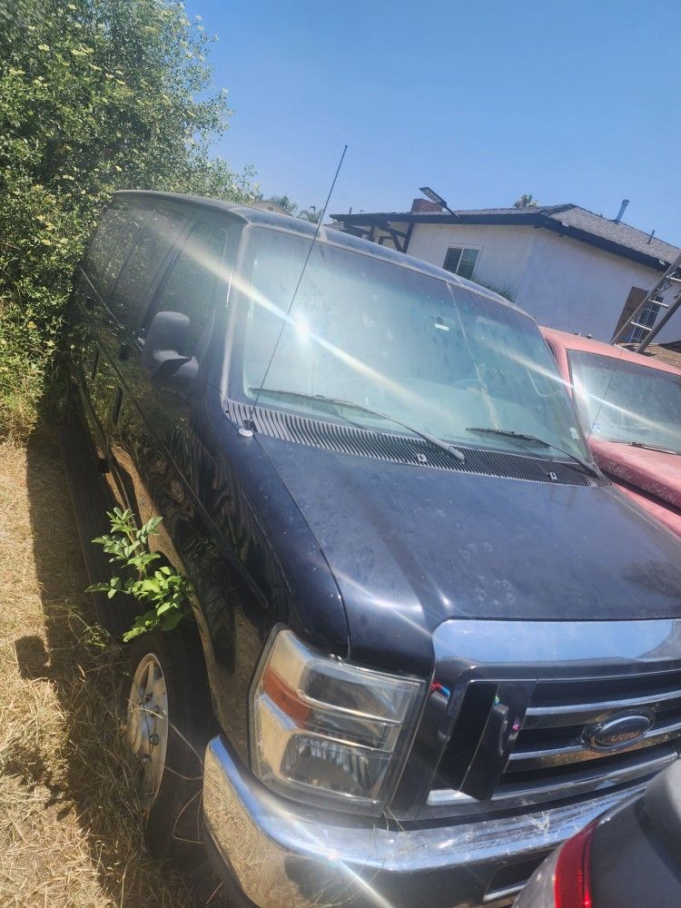 2010 Ford E-350