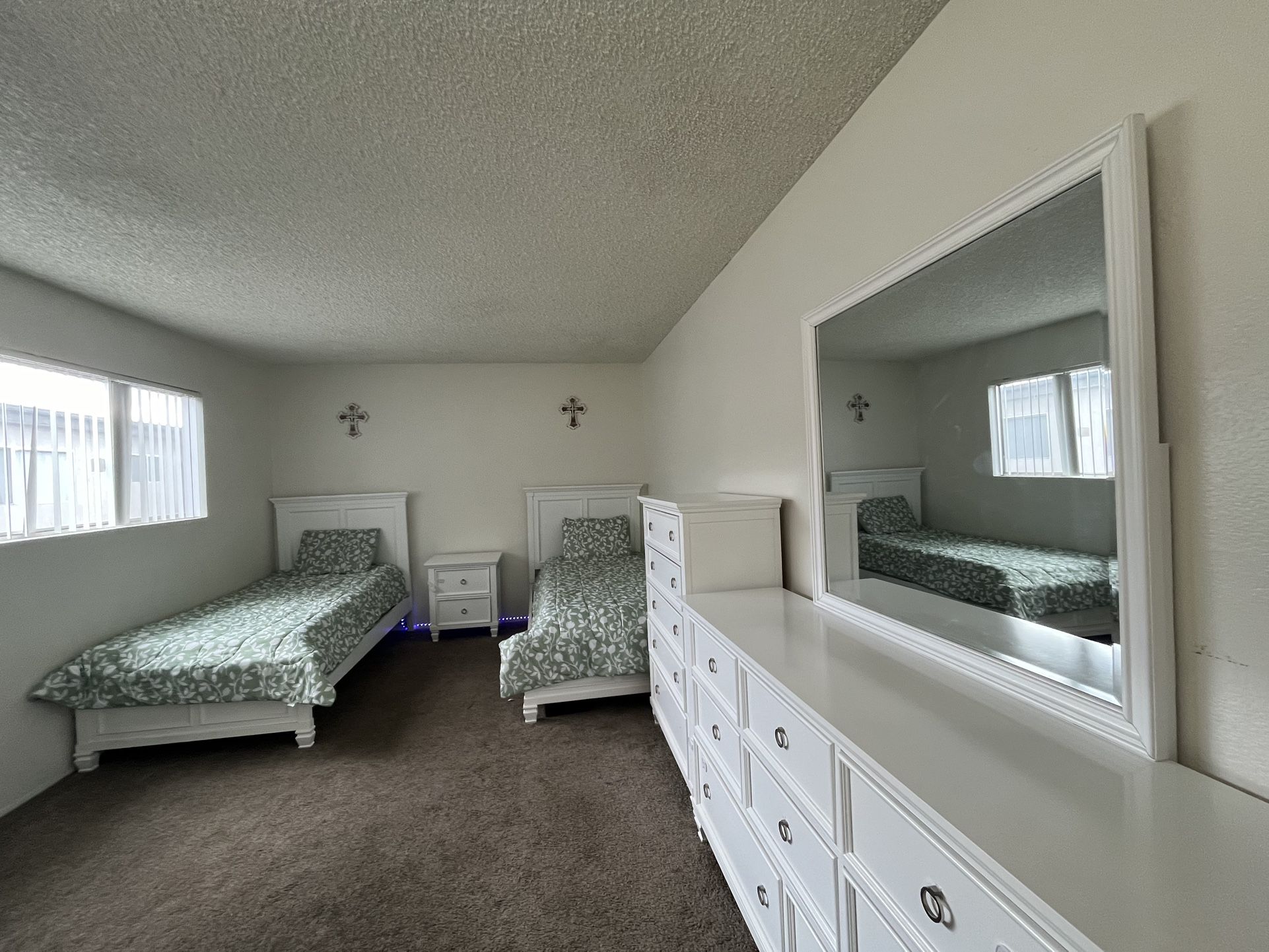 Twin beds bedroom set 