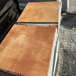 Hi everyone  we have ;55 CS  in this pallet total 580  sq foots we selling the whole pallet retail price is $1400 wt tax .,. Here we asking only $950 