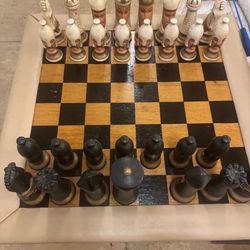 chess table and figures 