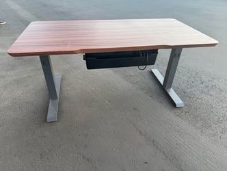 Varidesk height adjustable table