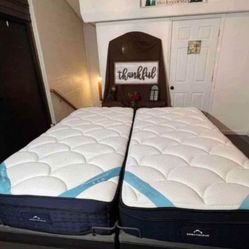 Dreamcloud Premier Split King Mattresses w/ Adjustable Base 