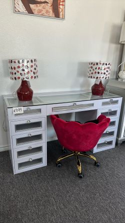 Vanity table
