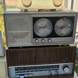 5 Vitage Radios 