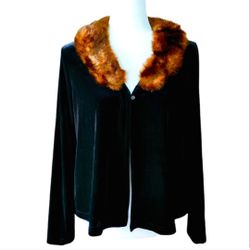 CLIO Women's Cardigan.