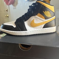 Air Jordan 1 Mid 
