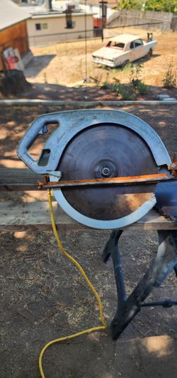 Makita 16 5/16 heavy duty construction saw