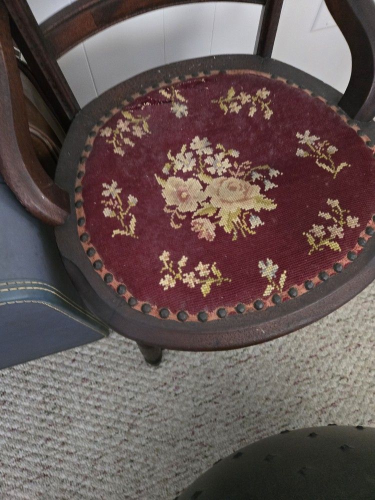 Into victorian small chair