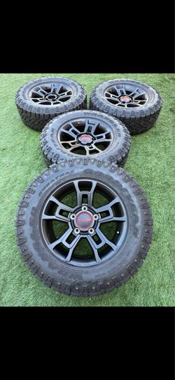 Toyota tundra TRd pro rims 275/65/18 wheels and tires 5x150 wheels