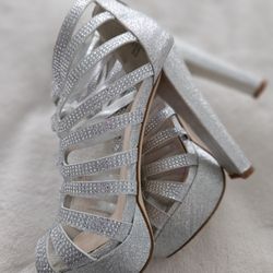 Glamorous Silver Heels With Rhinestone Straps