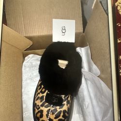UGG SIZE 8 New Original 
