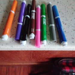 8-Pack Mondo Llama Broad Tip Markers - Like New
