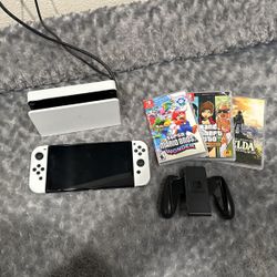 Barely Used NINTENDO SWITCH OLED With 3 Games