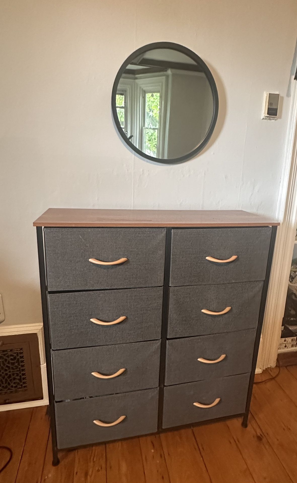 Dresser With Mirror