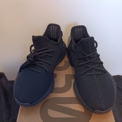 Yeezy Boost 350 V2 Breds 