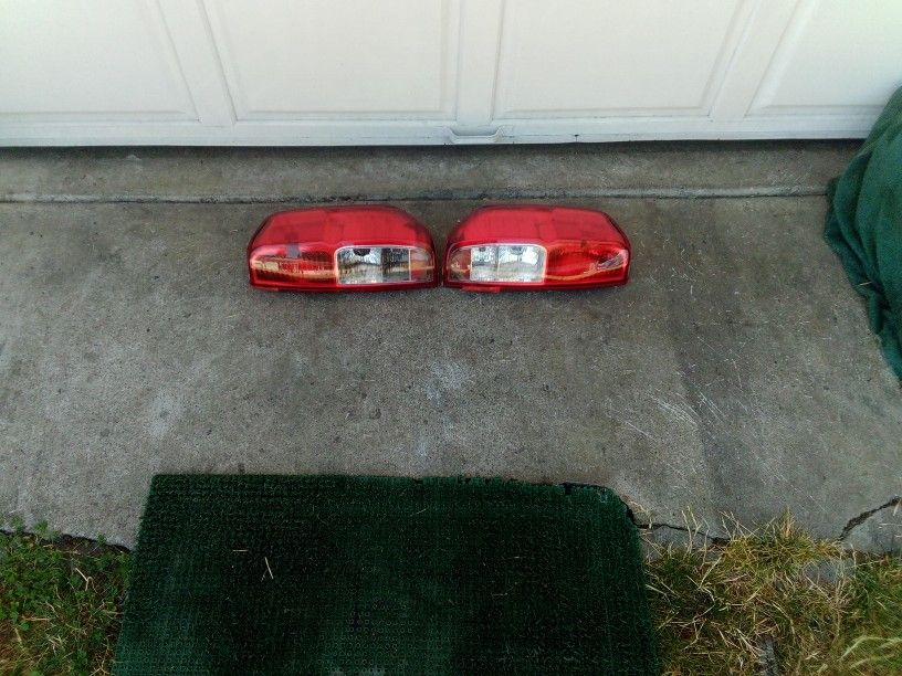 Nisson Frontier Tail Lights