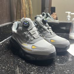Steel toe work shoes
