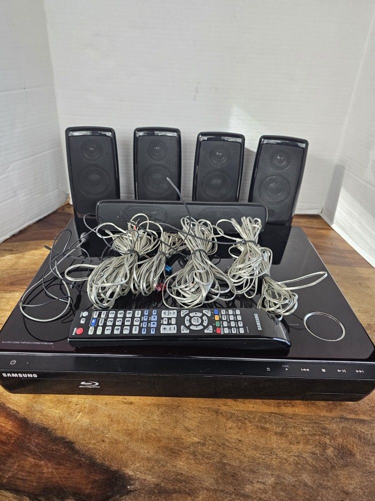 Samsung HT-BD1250 5.1Ch 1000W Blu-Ray/DVD Home Theater System Complete Set Up
Complete with remote control, 5 surround sound speakers and all wires.