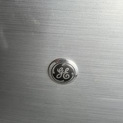 General Electric mini fridge/freezer