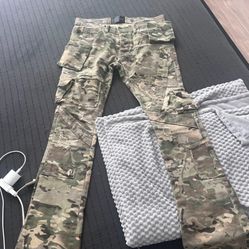 Valabassas Camo Flare Cargo Pants Size 30