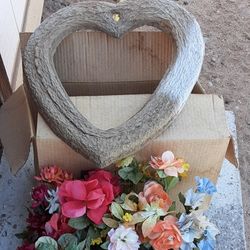 Box Of Loose Silk flowers/heart Mold
