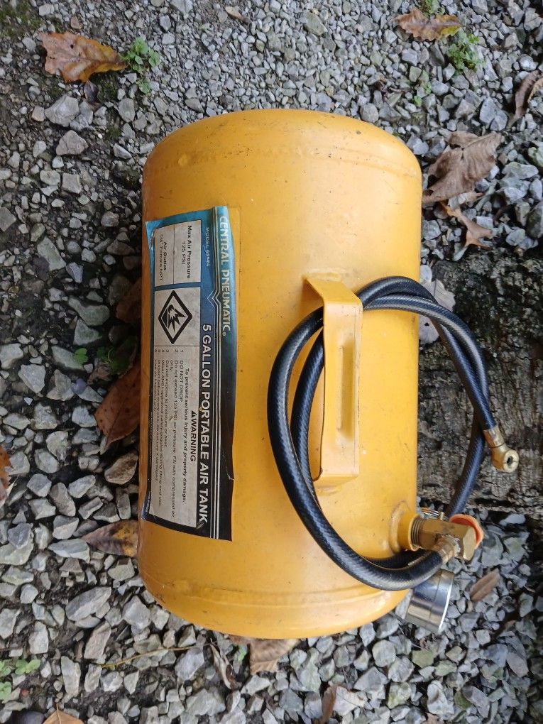 5 Gallon Air Tank And Hose, Works Great, Excellent Condition 