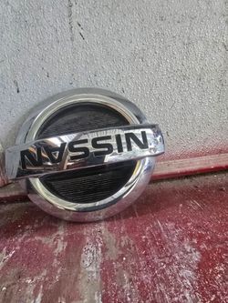 2016 2024 nissan titan pro-4x grille emblem