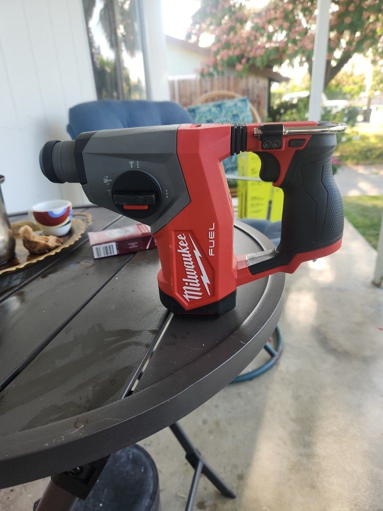 Milwaukee
M12 FUEL 12V Lithium-Ion Brushless Cordless 5/8 in. SDS-Plus Rotary Hammer Drill (Tool-Only STORE PRICE $229